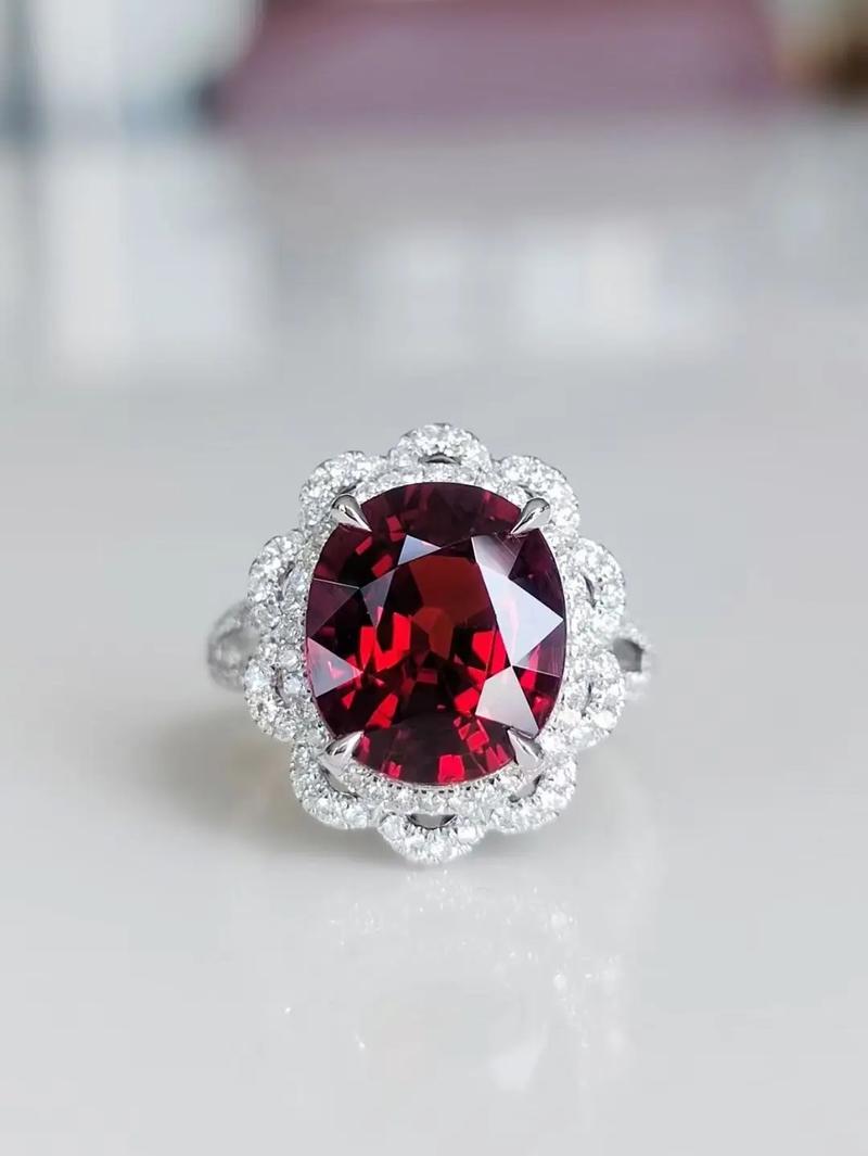 红石榴石 Red Garnet